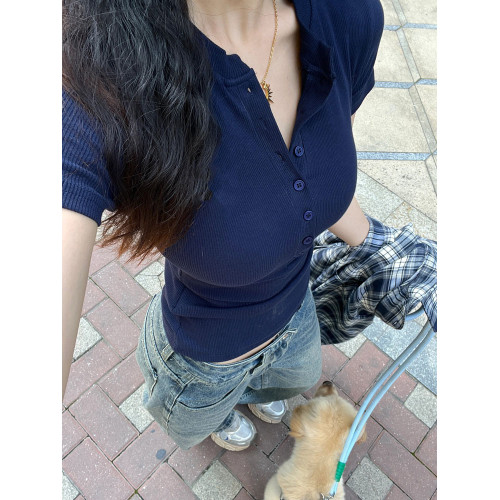 美式復古V領排釦正肩短袖t恤女夏季設計感小衆甜辣妹收腰短款上衣