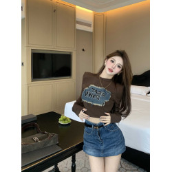 字母牛仔貼布長袖T恤女秋冬加厚美式辣妹修身短款打底衫咖色上衣