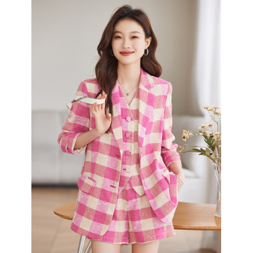 西裝外套女今年流行高級感超好看時尚套裝粉色格子西服短褲三件套 西裝外套女今年流行高級感超好看時尚套裝粉色格子西服短褲三件套