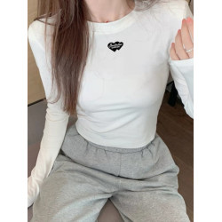 早春季正肩白色卡腰長袖t恤女內搭秋冬設計款印花德絨加厚打底衫