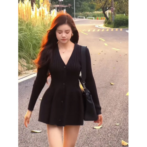 黑色V領長袖針織開衫連衣裙女2025早秋季新款收腰顯瘦花苞短裙子