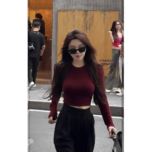 港風復古酒紅色內搭打底衫女洋氣圓領螺紋緊身T恤高腰露臍上衣春 港風復古酒紅色內搭打底衫女洋氣圓領螺紋緊身T恤高腰露臍上衣春