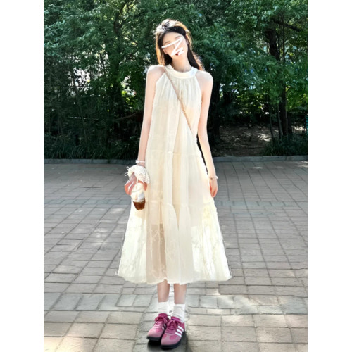 法式茶歇高級刺綉掛脖白色連衣裙夏天海邊度假松弛感無袖露肩長裙 法式茶歇高級刺綉掛脖白色連衣裙夏天海邊度假松弛感無袖露肩長裙