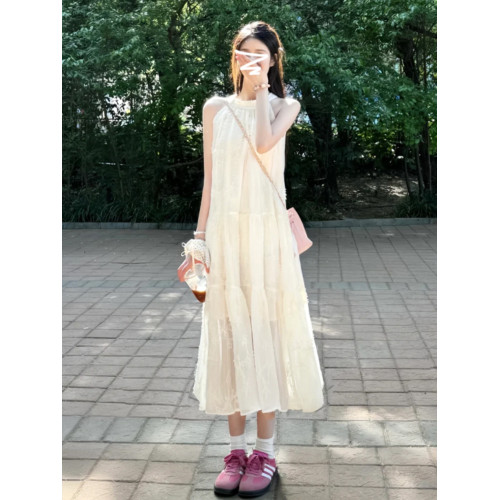 法式茶歇高級刺綉掛脖白色連衣裙夏天海邊度假松弛感無袖露肩長裙 法式茶歇高級刺綉掛脖白色連衣裙夏天海邊度假松弛感無袖露肩長裙