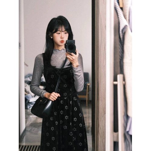 法式復古黑色絲絨吊帶連衣裙子女收腰氣質碎花長裙打底衫套裝秋季