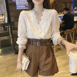 加肥加大碼女裝胖妹妹洋氣寬松蕾絲t恤打底衫百搭顯瘦長袖v領上衣