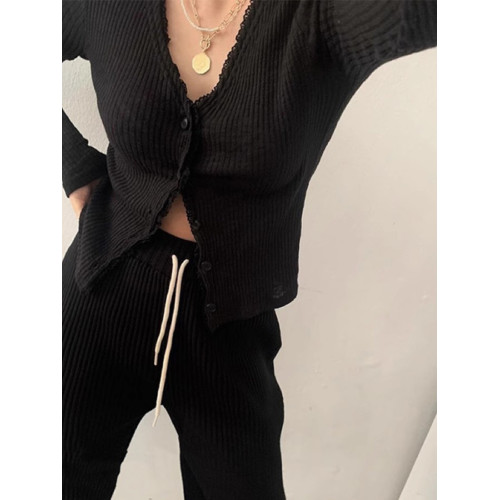 豬歐尼 韓國東大門秋季氣質溫柔蕾絲拼接V領長袖打底衫上衣女 豬歐尼 韓國東大門秋季氣質溫柔蕾絲拼接V領長袖打底衫上衣女