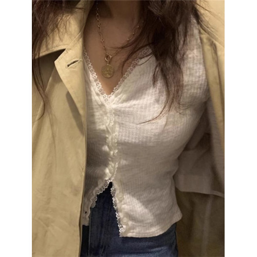豬歐尼 韓國東大門秋季氣質溫柔蕾絲拼接V領長袖打底衫上衣女 豬歐尼 韓國東大門秋季氣質溫柔蕾絲拼接V領長袖打底衫上衣女