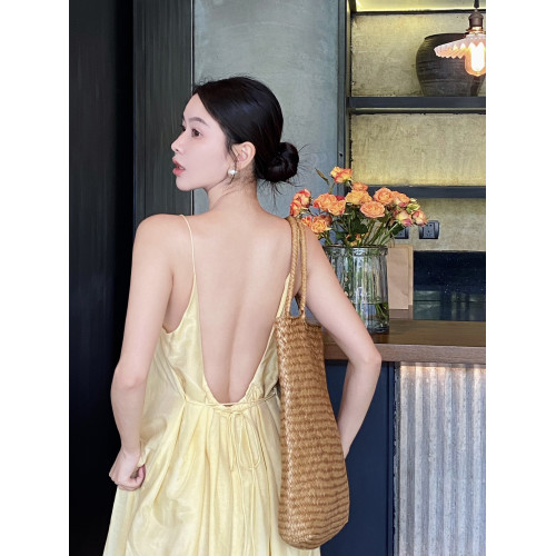 三亞旅行穿搭衣服吊帶露背連衣裙夏顯瘦仙女裙拍照海邊度假沙灘裙