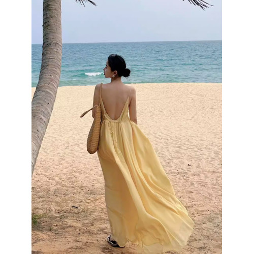 三亞旅行穿搭衣服吊帶露背連衣裙夏顯瘦仙女裙拍照海邊度假沙灘裙