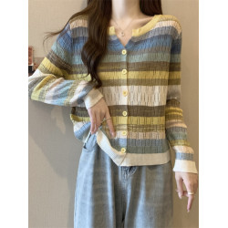 大碼女裝胖MM設計感小衆V領彩虹條紋長袖上衣秋季拼色針織衫T恤女