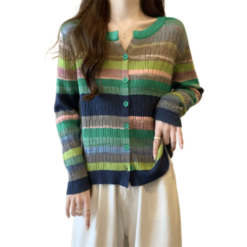 大碼女裝胖MM設計感小衆V領彩虹條紋長袖上衣秋季拼色針織衫T恤女