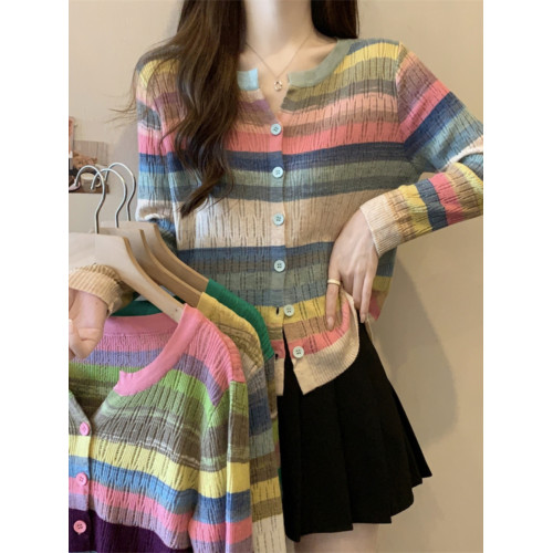 大碼女裝胖MM設計感小衆V領彩虹條紋長袖上衣秋季拼色針織衫T恤女