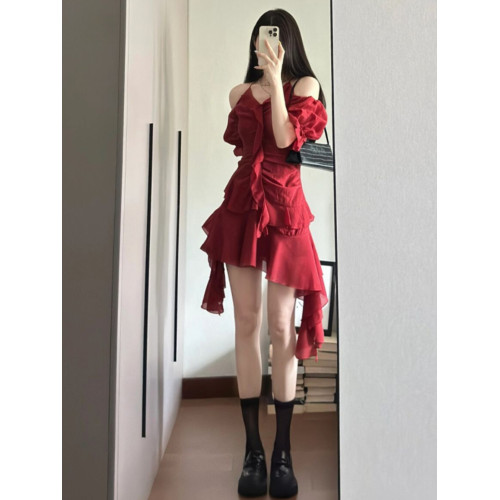 絕美小裙法式氣質高級超好看紅色連衣裙小衆設計不規則裙擺掛脖裙