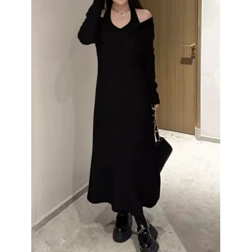 大碼女裝法式掛脖黑色長裙子秋季胖mm遮肉顯瘦針織內搭打底連衣裙
