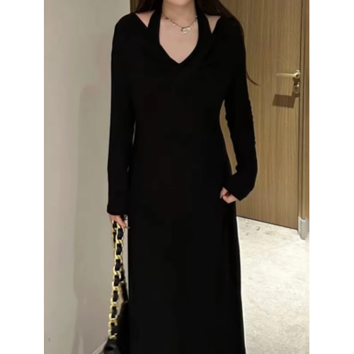 大碼女裝法式掛脖黑色長裙子秋季胖mm遮肉顯瘦針織內搭打底連衣裙