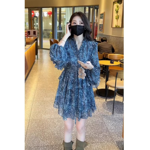 2025春夏新款茶歇法式氣質高級感超好看海邊度假藍色碎花連衣裙子