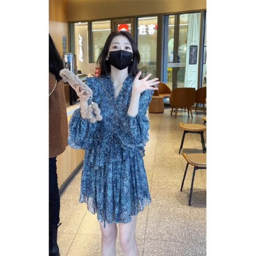 2025春夏新款茶歇法式氣質高級感超好看海邊度假藍色碎花連衣裙子