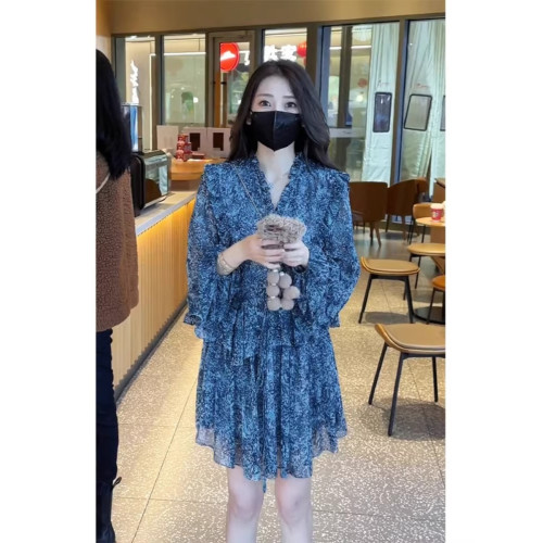 2025春夏新款茶歇法式氣質高級感超好看海邊度假藍色碎花連衣裙子