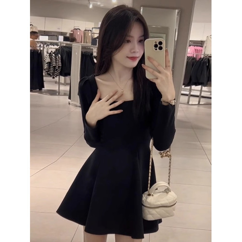 法式赫本風黑色連衣裙女春秋季小個子高級感超好看小黑裙內搭裙子