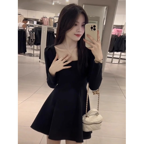 法式赫本風黑色連衣裙女春秋季小個子高級感超好看小黑裙內搭裙子