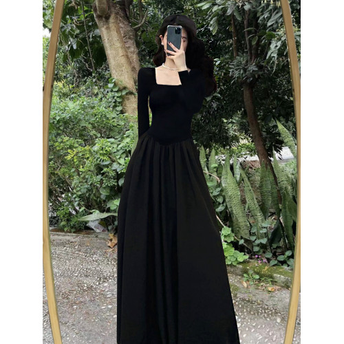 2025年秋季新款黑色方領長袖連衣裙小黑裙氣質收腰顯瘦內搭長裙女