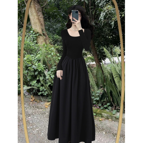 2025年秋季新款黑色方領長袖連衣裙小黑裙氣質收腰顯瘦內搭長裙女