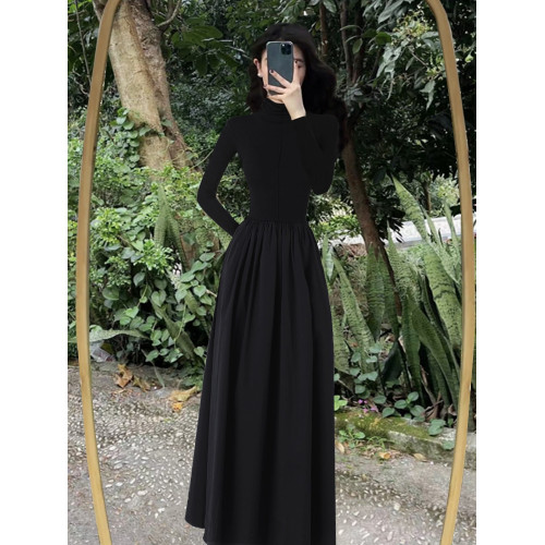 2025年秋季新款黑色方領長袖連衣裙小黑裙氣質收腰顯瘦內搭長裙女