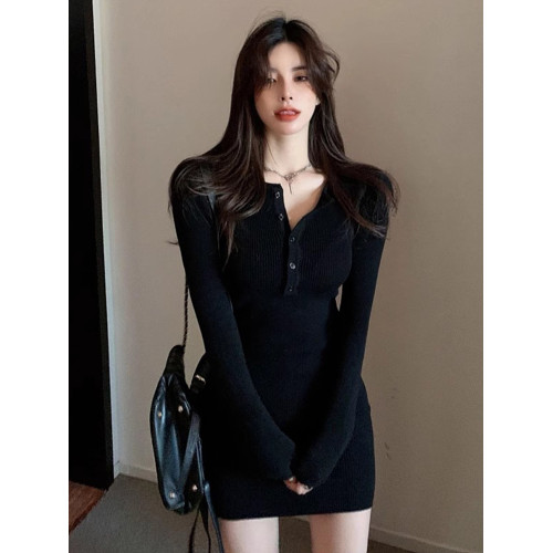 純欲風辣妹針織裙女秋冬禦姐修身黑色V領內搭包臀打底連衣裙長袖