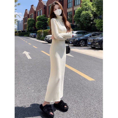 配大衣的長款內搭針織連衣裙女秋冬季慵懶高領過膝羊絨打底毛衣裙