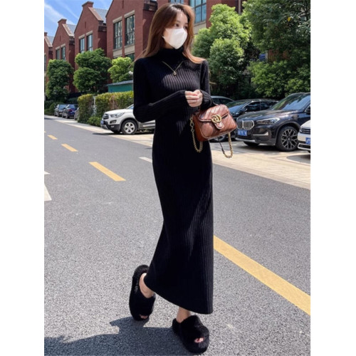 配大衣的長款內搭針織連衣裙女秋冬季慵懶高領過膝羊絨打底毛衣裙