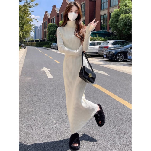 配大衣的長款內搭針織連衣裙女秋冬季慵懶高領過膝羊絨打底毛衣裙