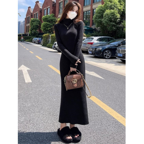 配大衣的長款內搭針織連衣裙女秋冬季慵懶高領過膝羊絨打底毛衣裙