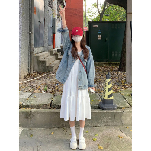 白色吊帶連衣裙女2025夏季新款法式V領溫柔氣質顯瘦初戀蛋糕長裙 白色吊帶連衣裙女2025夏季新款法式V領溫柔氣質顯瘦初戀蛋糕長裙