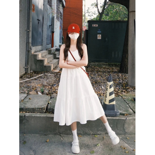 白色吊帶連衣裙女2025夏季新款法式V領溫柔氣質顯瘦初戀蛋糕長裙 白色吊帶連衣裙女2025夏季新款法式V領溫柔氣質顯瘦初戀蛋糕長裙
