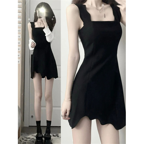 2025新款法式高級感赫本風小個子短裙黑色吊帶連衣裙兩件套裝女夏