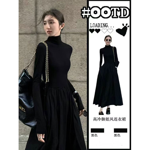 赫本風設計感小黑裙女秋裝2025新款高級感顯瘦收腰高領打底連衣裙