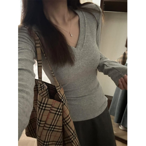 設計感小衆正肩V領長袖T恤女春秋內搭短款打底衫辣妹修身顯瘦上衣 設計感小衆正肩V領長袖T恤女春秋內搭短款打底衫辣妹修身顯瘦上衣