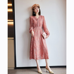 特價原單法式蕾絲連衣裙女春秋新款高級感刺綉V領長袖設計感A字裙