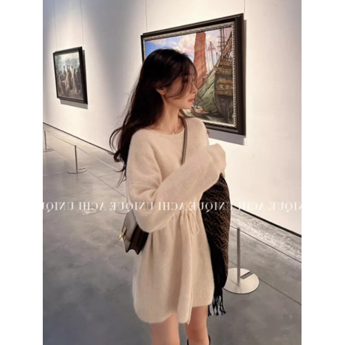 赫本風收腰針織連衣裙女秋冬新款設計感寬松顯瘦打底內搭毛衣短裙
