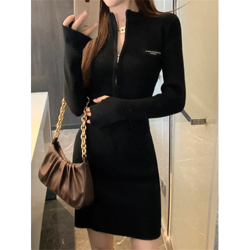 秋冬禦姐高級感純欲風黑色包臀裙子收腰修身內搭針織打底連衣裙女 秋冬禦姐高級感純欲風黑色包臀裙子收腰修身內搭針織打底連衣裙女
