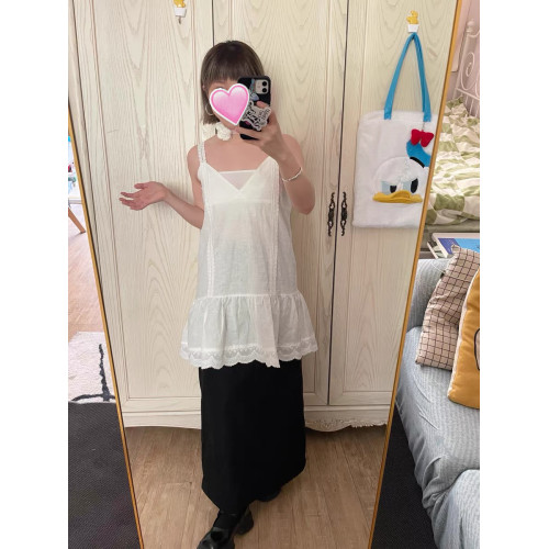 livelivelive''白開水''清淡蕾絲寬幅拼接下擺曡穿打底吊帶連衣裙 livelivelive''白開水''清淡蕾絲寬幅拼接下擺曡穿打底吊帶連衣裙