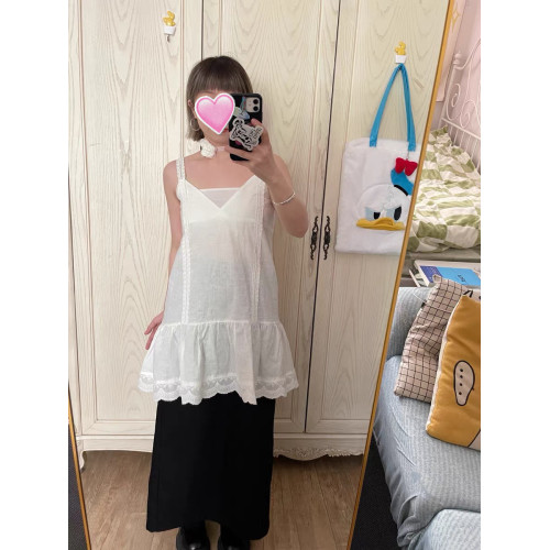 livelivelive''白開水''清淡蕾絲寬幅拼接下擺曡穿打底吊帶連衣裙 livelivelive''白開水''清淡蕾絲寬幅拼接下擺曡穿打底吊帶連衣裙