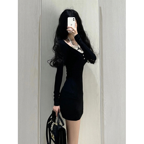 辣妹純欲風性感黑色掛脖長袖連衣裙女秋季緊身顯瘦約會包臀短裙子