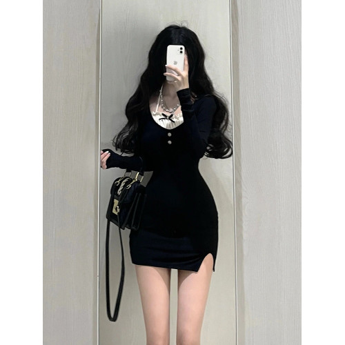 辣妹純欲風性感黑色掛脖長袖連衣裙女秋季緊身顯瘦約會包臀短裙子