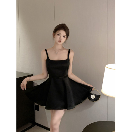 氣質緞面修身吊帶連衣裙女裝夏季高級感蓬蓬短裙顯瘦收腰a字裙子