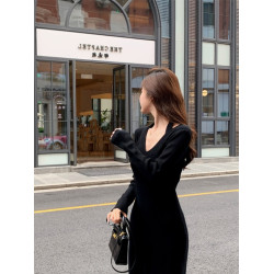 2024冬季流行爆款設計感掛脖修身針織連衣裙女收腰顯瘦新款長裙