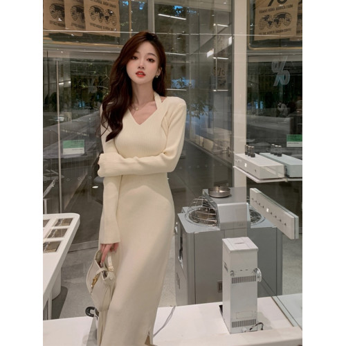 2024冬季流行爆款設計感掛脖修身針織連衣裙女收腰顯瘦新款長裙