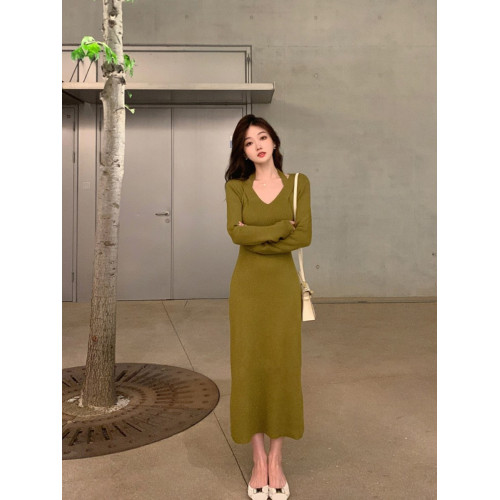 2024冬季流行爆款設計感掛脖修身針織連衣裙女收腰顯瘦新款長裙