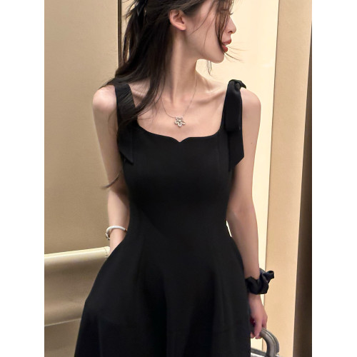 法式赫本風黑色吊帶連衣裙女夏季新款輕奢氣質收腰顯瘦a字長裙子